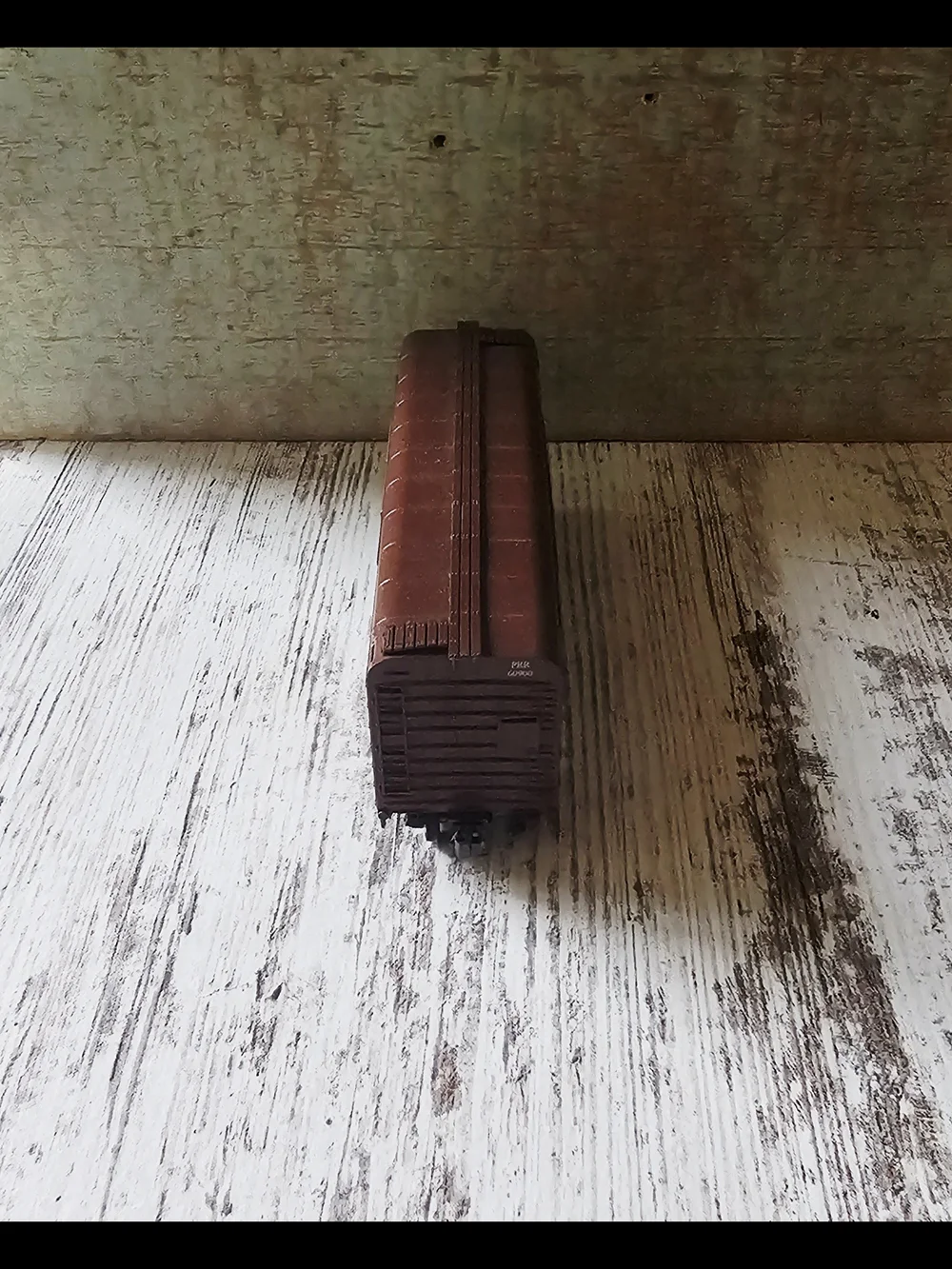 HO Scale Bowser Pennsylvania Round Roof Boxcar PRR Shadow Keystone Inset Roof